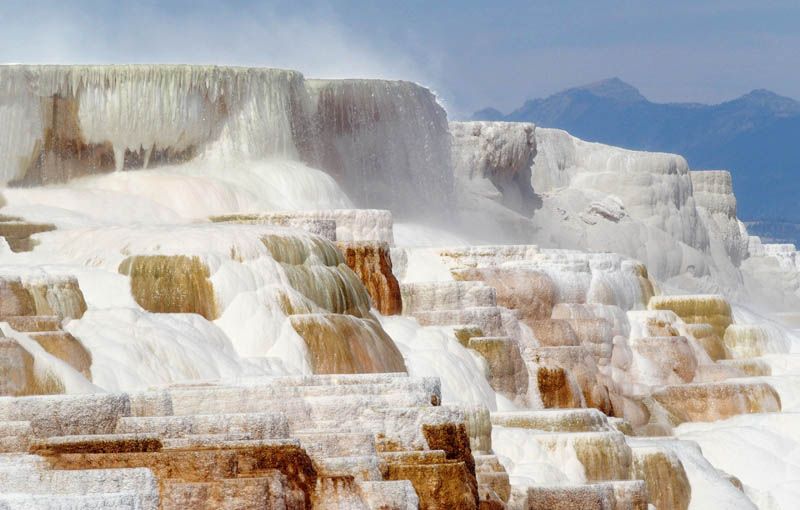 Yellowstone - Mammoth Hot Springs - Terraces of Main Spring