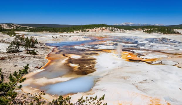 ys-norris-geyser-basin_adobe_680